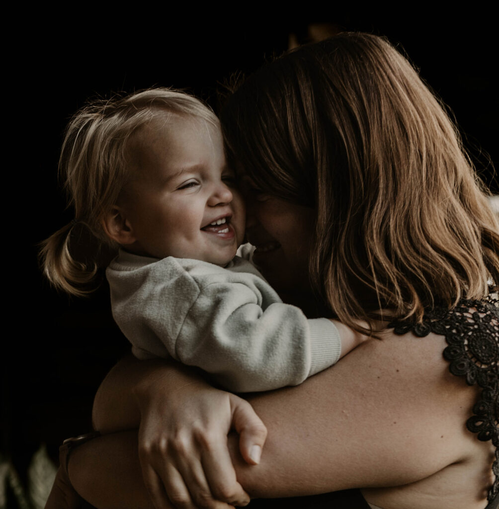 The authentic moments of mother and daughter. 